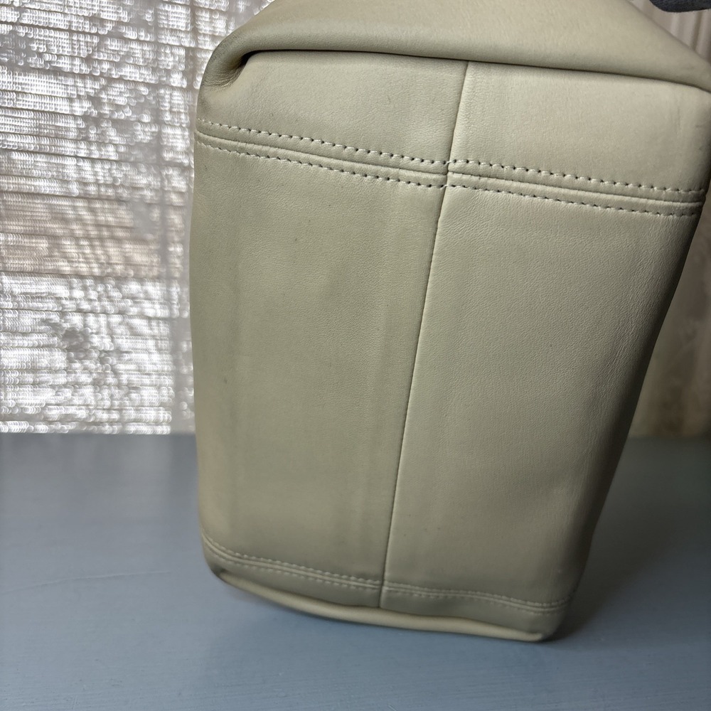 Vintage COACH Bone White Leather, Waverly Tote Bag, Zip, 4133 90s Dominican - Picture 6 of 16